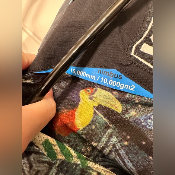 Volcom Snow Boarding Jacket - Picture 6 of 9